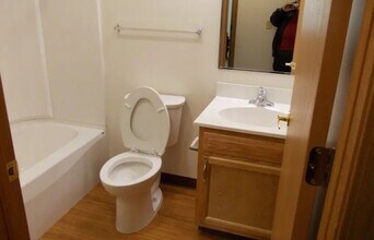 808 Treewood Dr in Hillsboro, OH - Building Photo - Building Photo