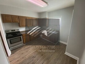 500 W Parkwood Dr in Dayton, OH - Building Photo