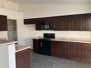 7561 E 42nd Ln in Yuma, AZ - Building Photo - Building Photo