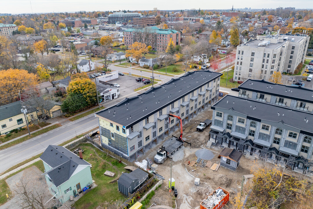 35 Railway Engine House Way in Whitby, ON - Building Photo