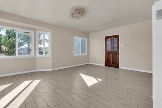 16865 Bayview Dr in Huntington Beach, CA - Building Photo - Building Photo