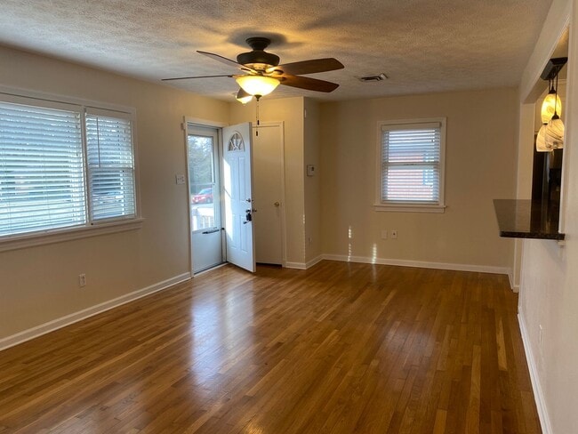 422 Sandston Ave in Sandston, VA - Building Photo - Building Photo