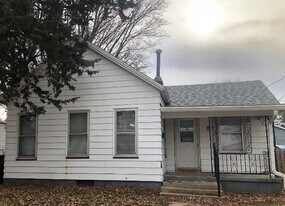 706 W Graham St in Bloomington, IL - Building Photo