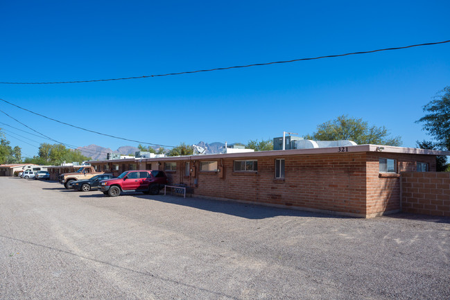 313-329 E Roger Rd in Tucson, AZ - Building Photo - Building Photo