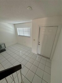 6135 SW 129th Pl in Miami, FL - Foto de edificio - Building Photo