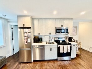 366 Hanover St in Boston, MA - Building Photo - Building Photo