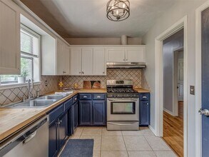 300 N Fretz Ave in Edmond, OK - Building Photo - Building Photo