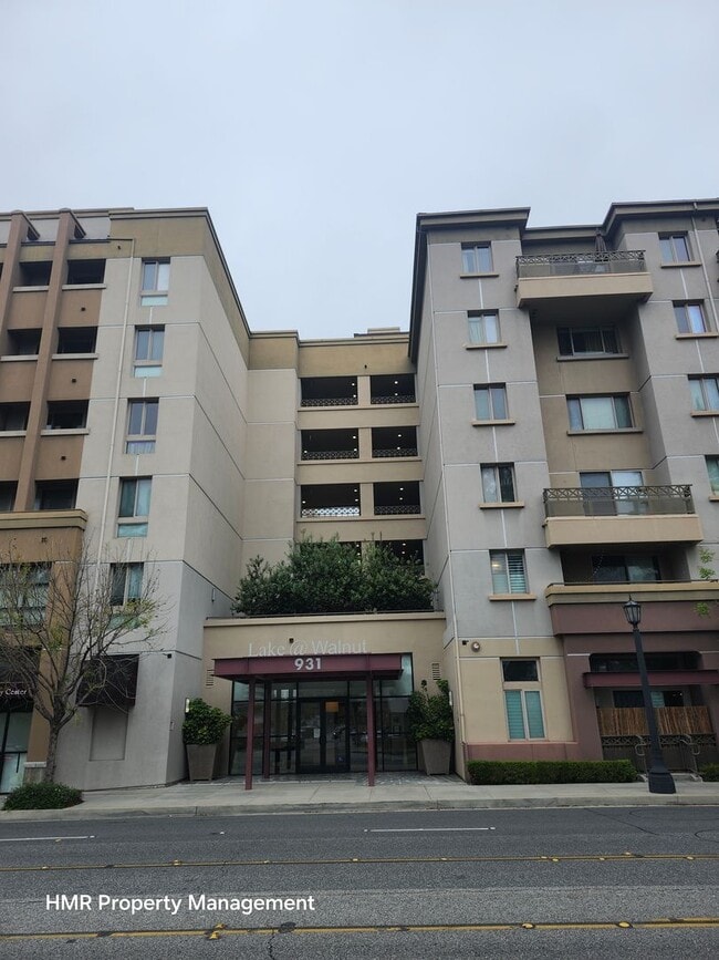 property at 931 E Walnut St