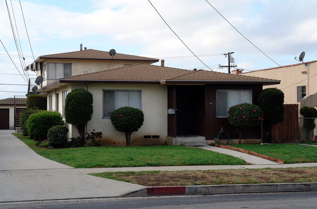 704 Manchester Dr in Inglewood, CA - Foto de edificio