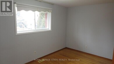 22 Catalina Dr in Hamilton, ON - Building Photo - Building Photo