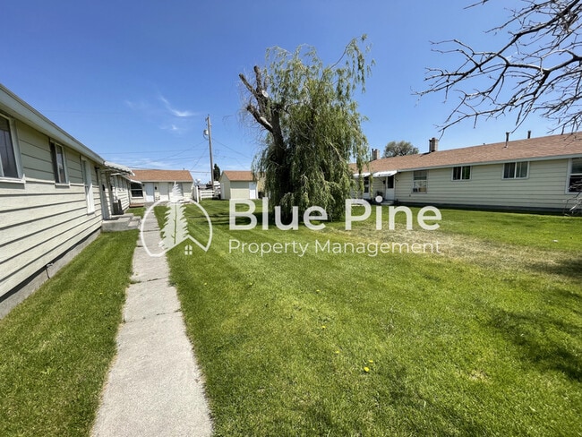 property at 550 W 21st St