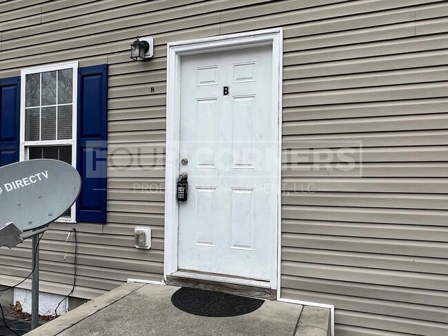 Room in Apartment on Beck St in Greensboro, NC - Building Photo - Building Photo