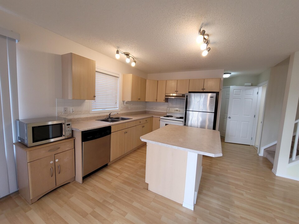 4350-4323 23 St NW in Edmonton, AB - Building Photo