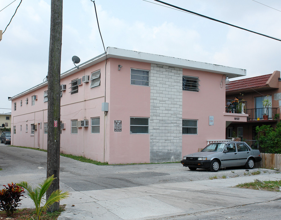 1052 NW 6th St in Miami, FL - Building Photo