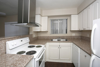 The Met Apartments in Riverside, CA - Building Photo - Interior Photo