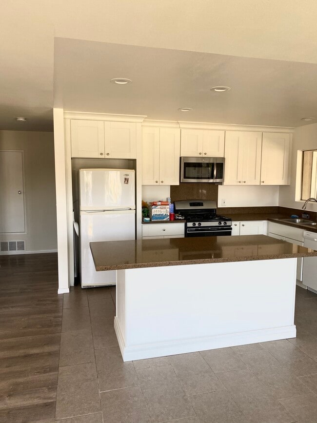 1580 Caraway Dr, Unit A in Costa Mesa, CA - Building Photo - Building Photo