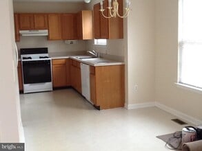 69 Yellowwood Ct in Glassboro, NJ - Building Photo - Building Photo