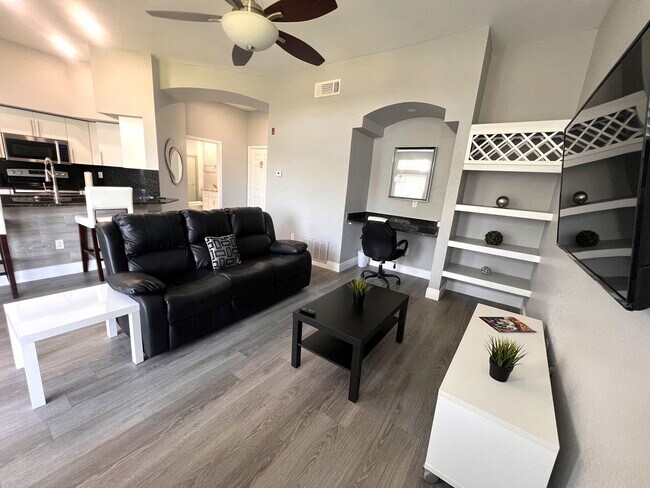 7340 Westpointe Blvd in Orlando, FL - Building Photo - Building Photo