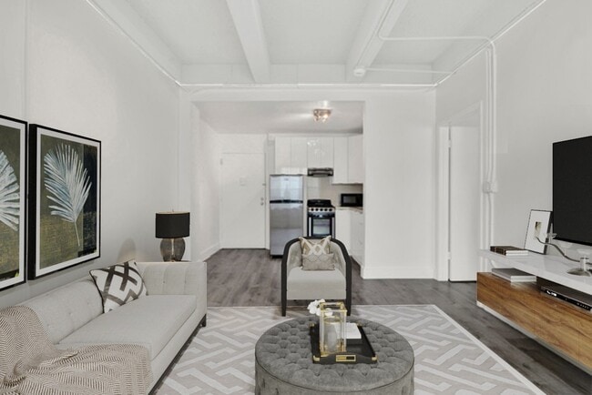 Edwards Apartments in Miami Beach, FL - Foto de edificio - Building Photo