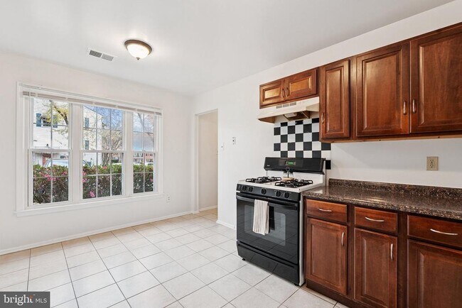 5450 Lighthouse Ln in Burke, VA - Building Photo - Building Photo