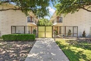 4616 W Lovers Ln in Dallas, TX - Building Photo