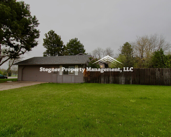 1401 E Stuart St in Fort Collins, CO - Foto de edificio - Building Photo