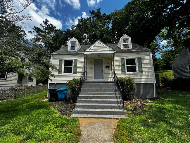 property at 2643 Lansing Dr SW