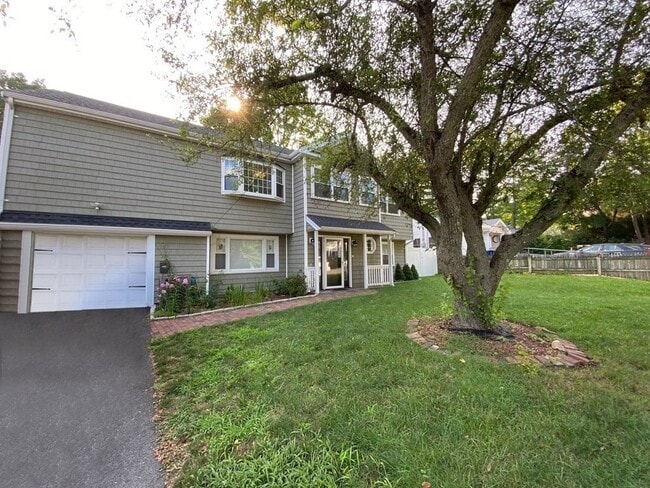 34 Drinkwater Ave in Braintree, MA - Building Photo - Building Photo