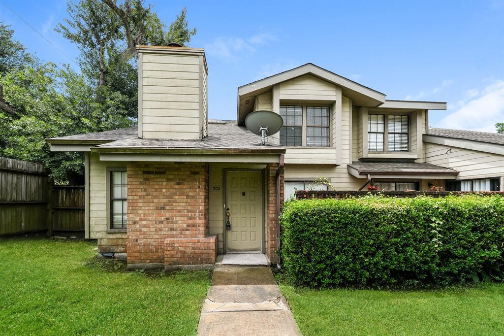 200 Pecan Dr in League City, TX - Building Photo