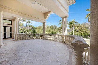 8112 Los Pinos Cir in Coral Gables, FL - Building Photo - Building Photo