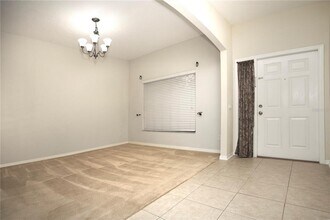 1319 Rowantree Dr in Dover, FL - Building Photo - Building Photo
