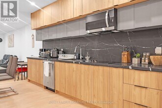 31 Edinburgh Dr in Toronto, ON - Building Photo - Building Photo