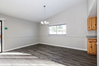 8204 N 60th Dr in Glendale, AZ - Building Photo - Building Photo