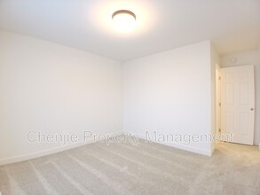 6351 King Wynd SW in Edmonton, AB - Building Photo - Building Photo