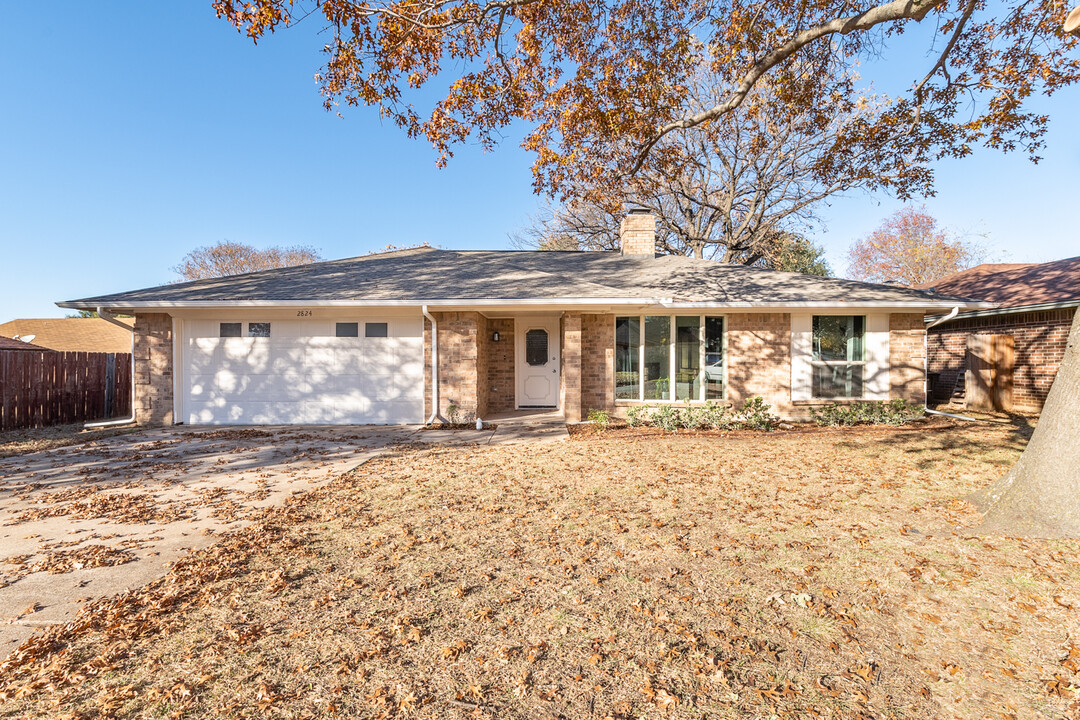 2824 Amber Dr S in Fort Worth, TX - Building Photo