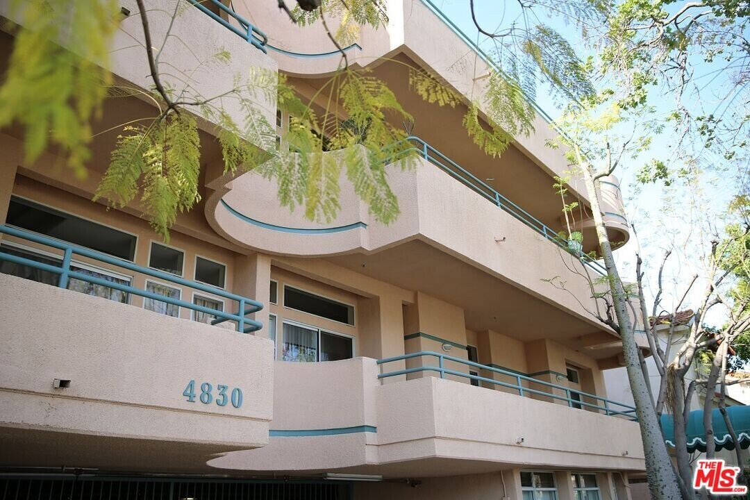 4830 Elmwood Ave in Los Angeles, CA - Building Photo
