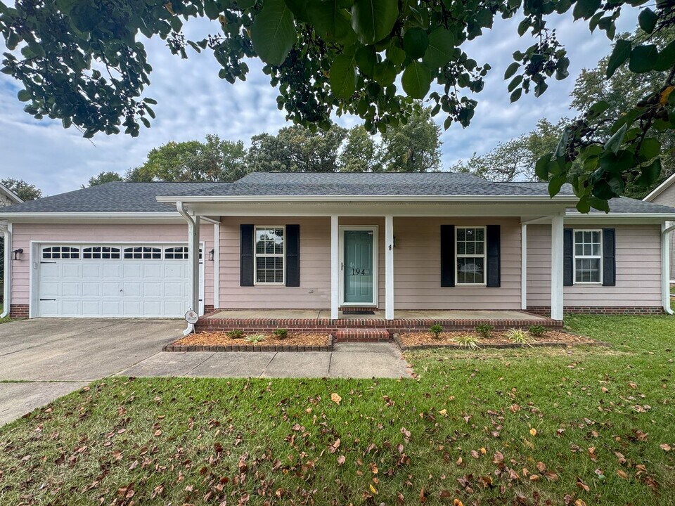 194 Rock Harbor Ln in Spring Lake, NC - Building Photo