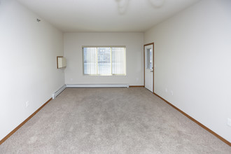 Urban View Apartments in Fargo, ND - Building Photo - Building Photo