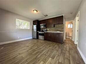 647 NW 3rd Ave in Fort Lauderdale, FL - Building Photo - Building Photo