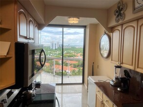 3610 Yacht Club Dr, Unit 1511 in Aventura, FL - Building Photo - Building Photo