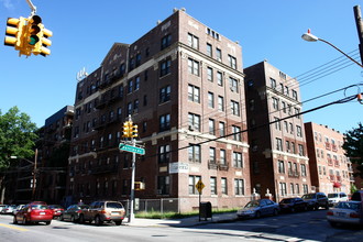 14403 Barclay Ave in Flushing, NY - Building Photo - Building Photo