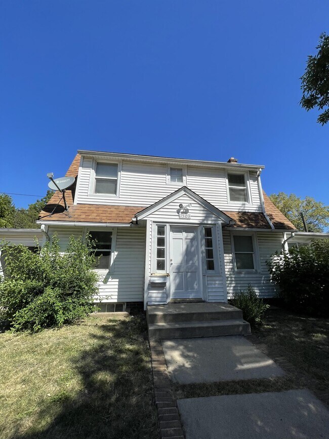 property at 1503 Yonge St