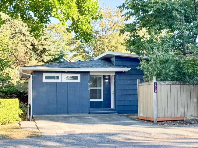 1020 Billy Frank Jr. St in Bellingham, WA - Building Photo - Building Photo