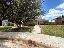 401 Springwood Ct in Midland, TX - Building Photo