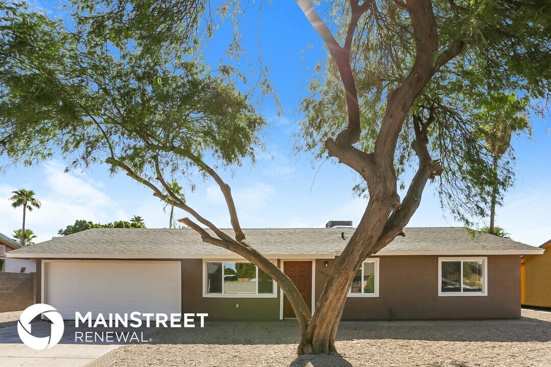 18205 North 25th Pl in Phoenix, AZ - Building Photo