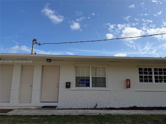 832 NE 5th Ave in Homestead, FL - Building Photo - Building Photo