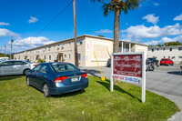 Rose Garden Apartments in Cocoa, FL - Foto de edificio - Building Photo