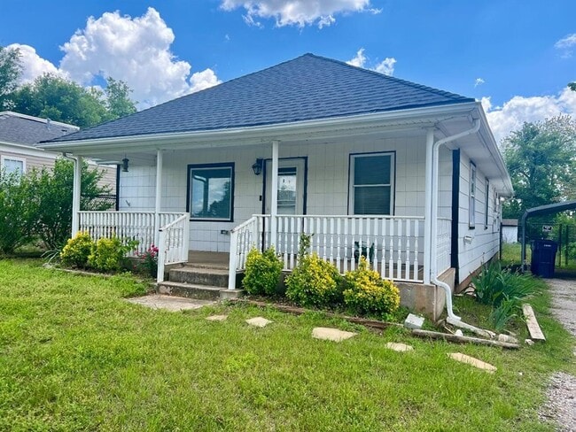 property at 9904 SE 43rd St