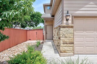 521 High Tech Dr in Georgetown, TX - Building Photo - Building Photo
