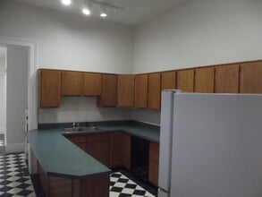 906 E Chestnut St in Louisville, KY - Building Photo - Building Photo